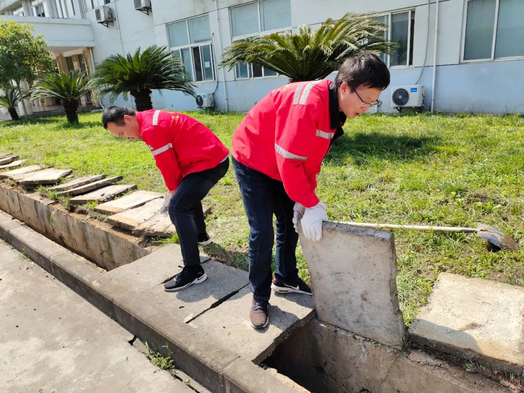 化機公司組織全員開展義務勞動(圖4) 化機公司組織全員開展義務勞動(圖4)