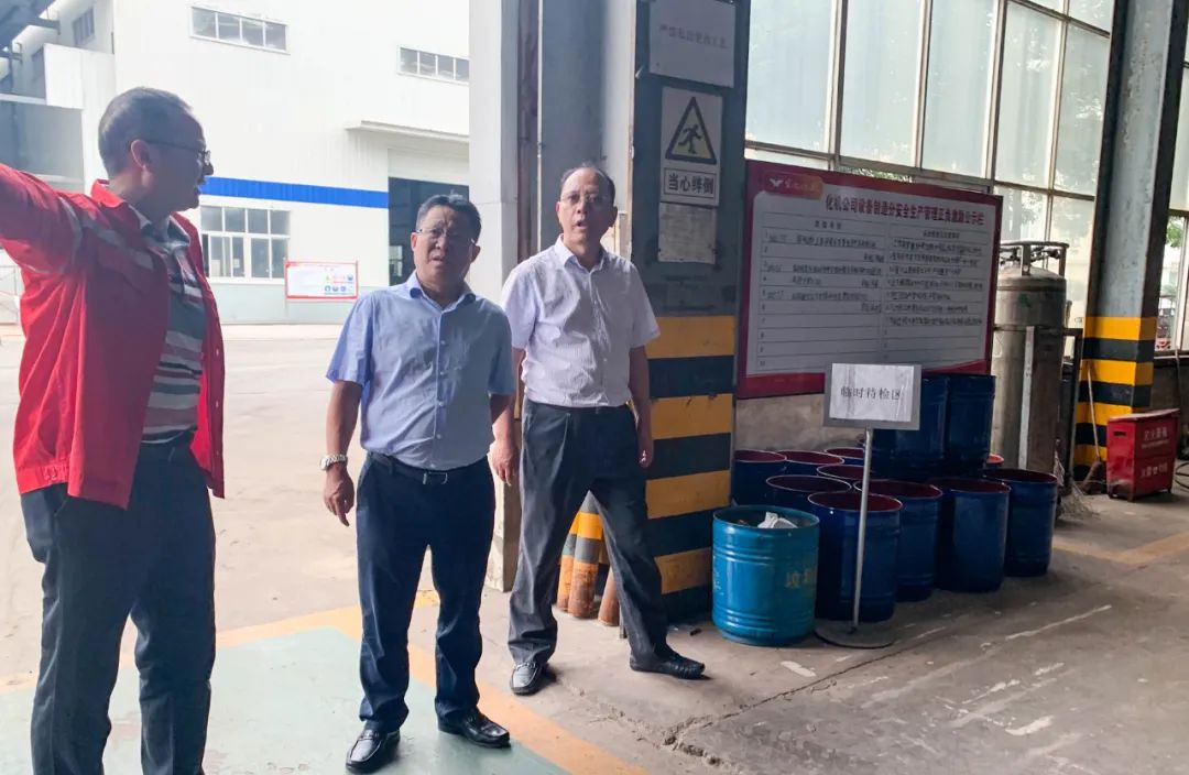 王大真一行到股份公司、化機(jī)公司現(xiàn)場(chǎng)辦公(圖2) 圖片