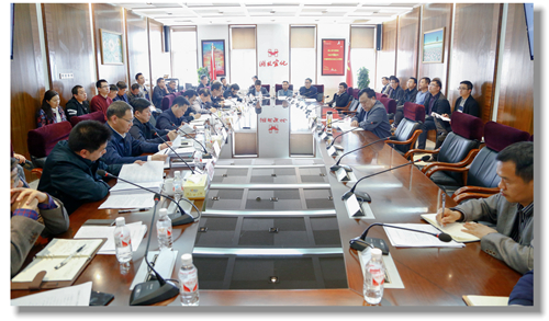 宜昌市委副書記袁衛(wèi)東到宜化集團現(xiàn)場辦公(圖1) 宜昌市委副書記袁衛(wèi)東到宜化集團現(xiàn)場辦公(圖1)