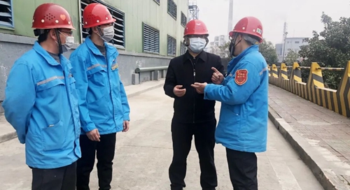 王大真到楚星公司、松滋肥業(yè)檢查疫情防控及安全生產(chǎn)情況(圖2) 王大真到楚星公司、松滋肥業(yè)檢查疫情防控及安全生產(chǎn)情況(圖2)