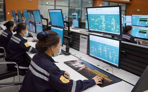 重磅喜訊:新疆宜化尿素產品順利下線!(圖2) 重磅喜訊:新疆宜化尿素產品順利下線!(圖2)