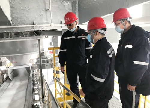 王大真到新疆宜化、新疆宜化礦業(yè)走訪慰問(wèn)干部職工(圖5)