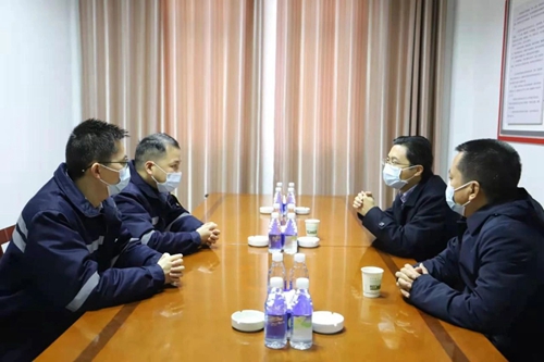 宜都市委副書記、市長李澤剛到楚星公司慰問市拔尖人才(圖2)