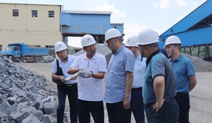 王應華一行到礦業公司調研磷石膏源頭減量研發項目(圖1) 王應華一行到礦業公司調研磷石膏源頭減量研發項目(圖1)