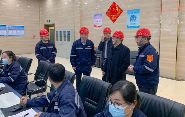 大年初一,王大真到田家河新項目和分子公司走訪慰問(圖5) 大年初一,王大真到田家河新項目和分子公司走訪慰問(圖5)