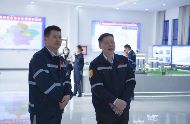 黃智華、王大真一行到新疆宜化和新疆宜化礦業現場調研(圖3) 黃智華、王大真一行到新疆宜化和新疆宜化礦業現場調研(圖3)