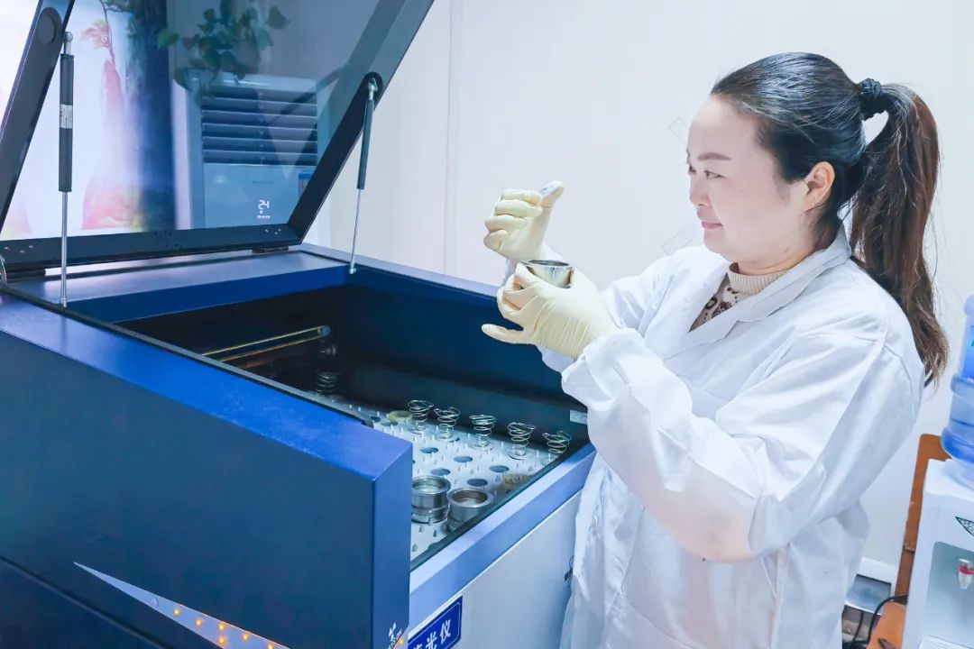 【宜化榜樣】股份公司黃冬燕：立足分析崗位，爭(zhēng)當(dāng)技術(shù)能手(圖4)