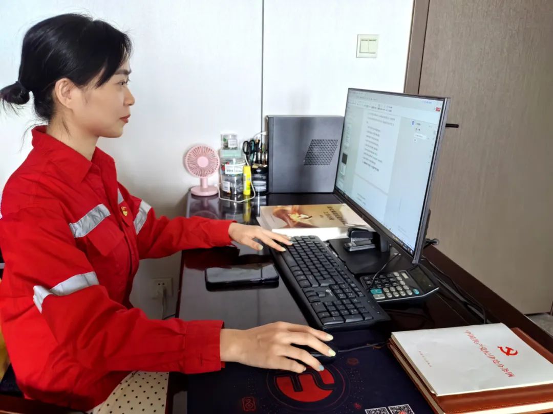 【宜化榜樣】化機公司李丹:提升素質強技能,勇于奉獻顯擔當(圖2) 【宜化榜樣】化機公司李丹:提升素質強技能,勇于奉獻顯擔當(圖2)