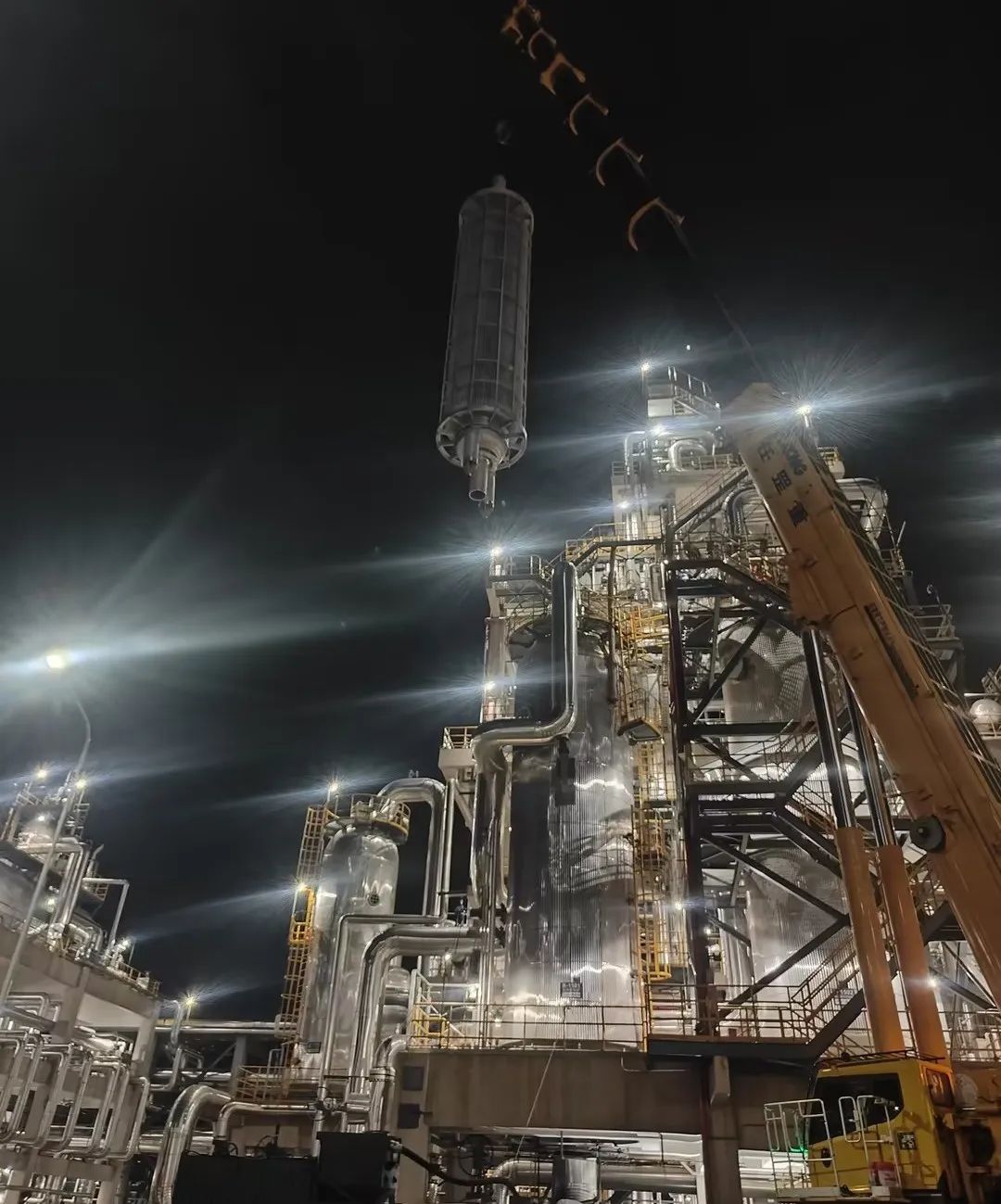 化機(jī)公司圓滿完成新宜化工變換爐大修任務(wù)(圖3) 化機(jī)公司圓滿完成新宜化工變換爐大修任務(wù)(圖3)