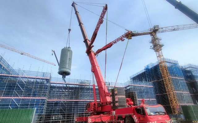 內(nèi)蒙古宜化聚合釜精準(zhǔn)吊裝完成 項(xiàng)目邁入建設(shè)新階段(圖1)