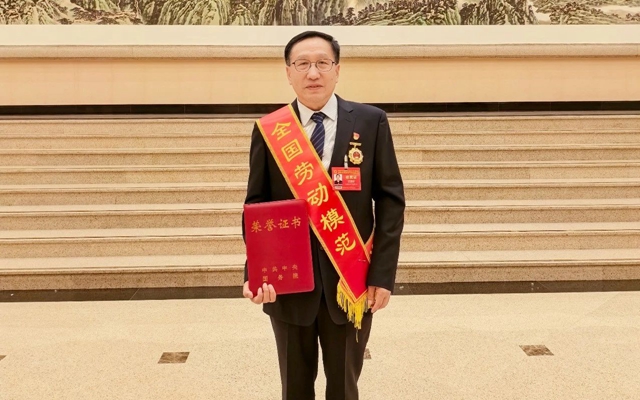 祝賀！新疆宜化礦業龐建將榮獲全國勞動模范(圖1)