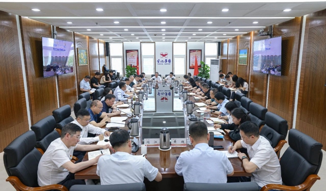 集團(tuán)黨委傳達(dá)學(xué)習(xí)中央通報精神和上級有關(guān)會議精神(圖1)