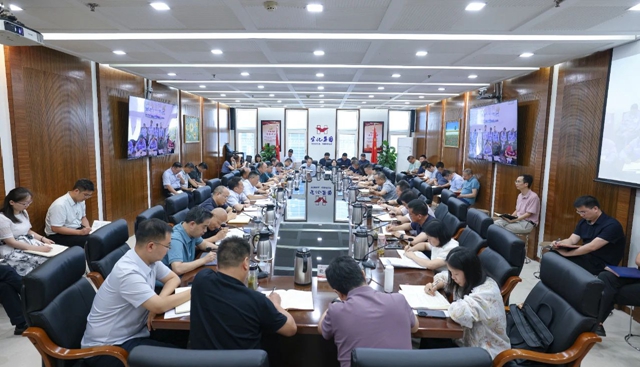 集團(tuán)黨委傳達(dá)學(xué)習(xí)上級精神和有關(guān)通報(bào) 研究部署重點(diǎn)工作(圖1)