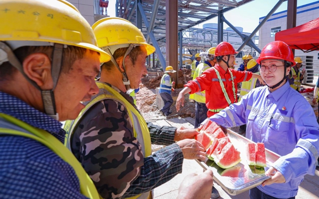 酷暑送清涼，關懷沁人心！宜化田家河園區全力保障職工高溫作業安全