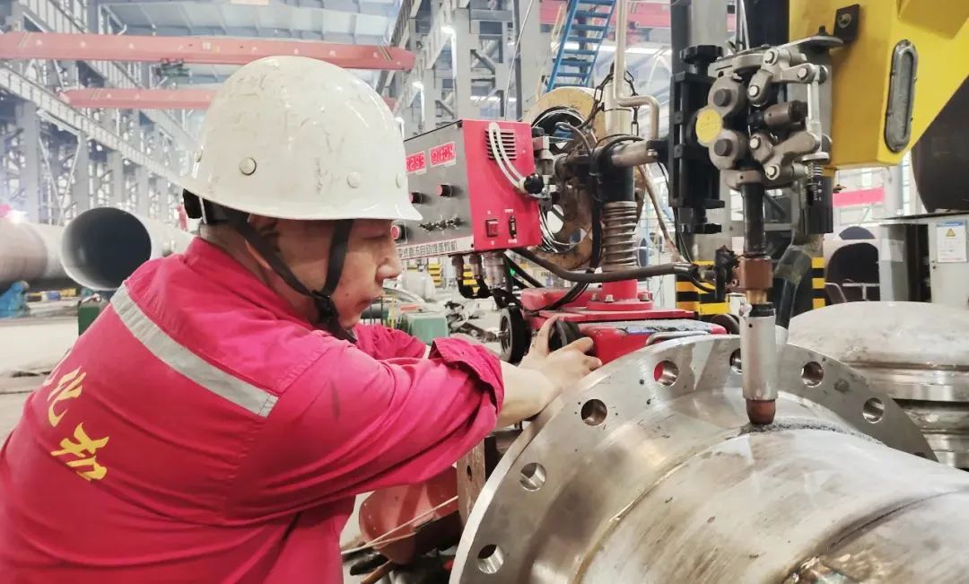 化機公司承接項目批大型塔器設備順利出廠(圖2) 圖片