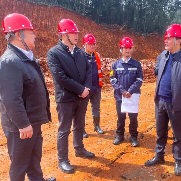 宜昌市國資委黨委書記、主任黃智華一行到楚星公司搬遷升級改造項目現場調研